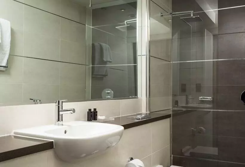 Отель Roomzzz Newcastle City