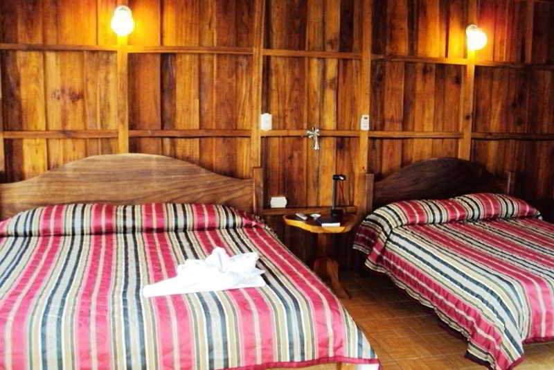 Отель Carlos Lodge