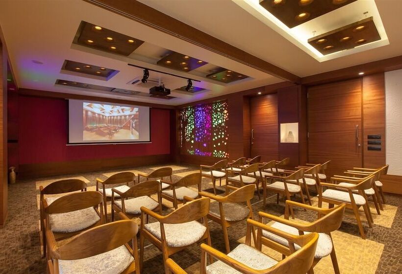 בית מלון כפרי Cosmopolitan Ahmedabad