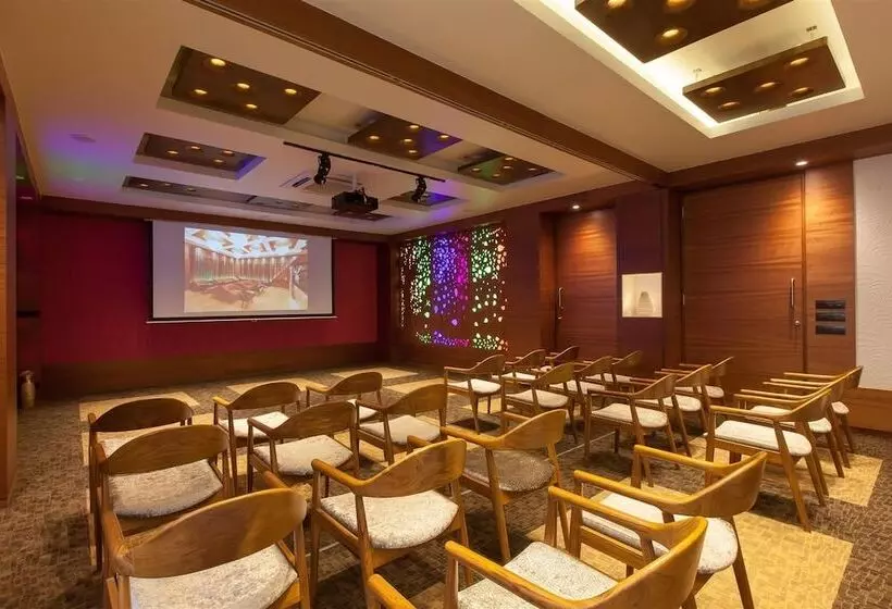 Hotel Cosmopolitan Ahmedabad