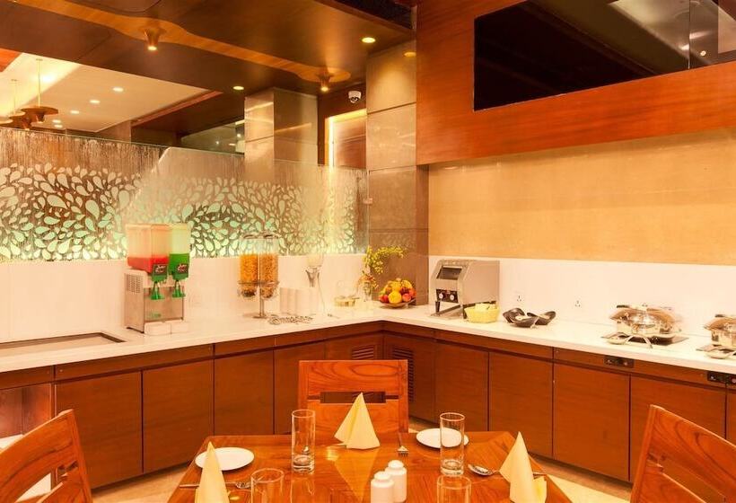 בית מלון כפרי Cosmopolitan Ahmedabad