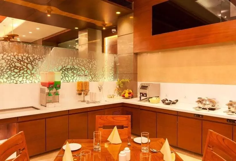 Hotel Cosmopolitan Ahmedabad