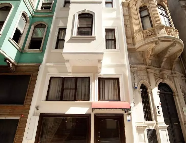 هتل Gravis Suites