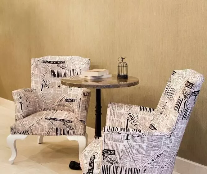 هتل Gravis Suites