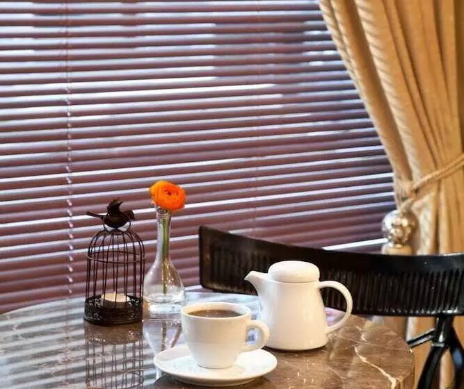 هتل Gravis Suites