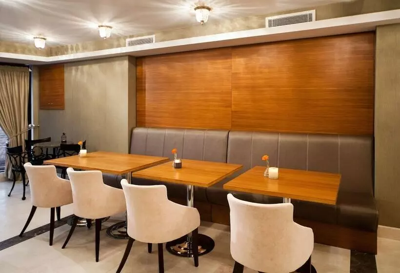 هتل Gravis Suites