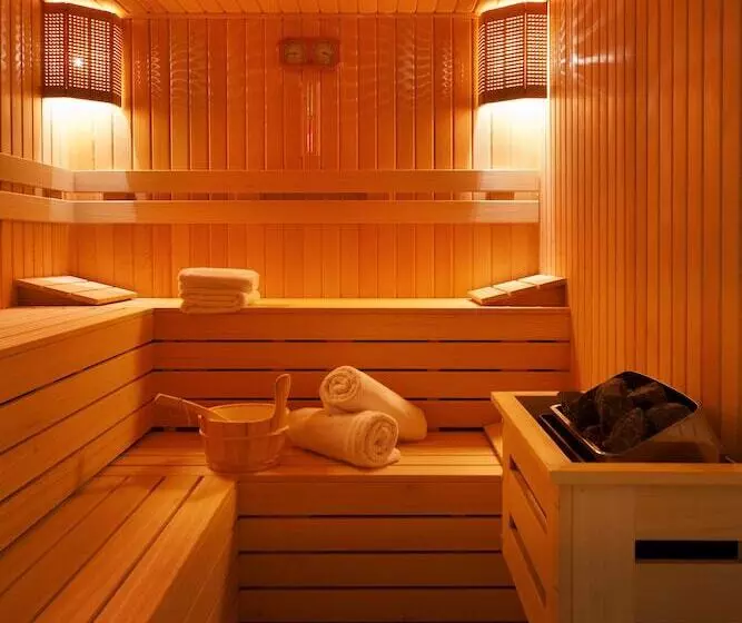 هتل Gravis Suites