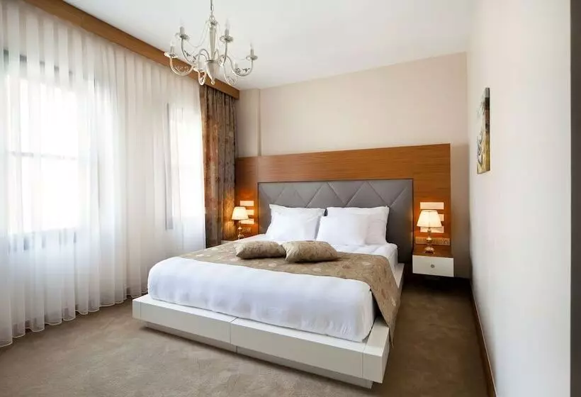 هتل Gravis Suites