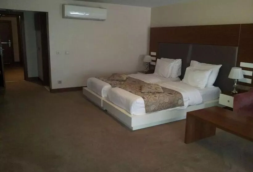 هتل Gravis Suites