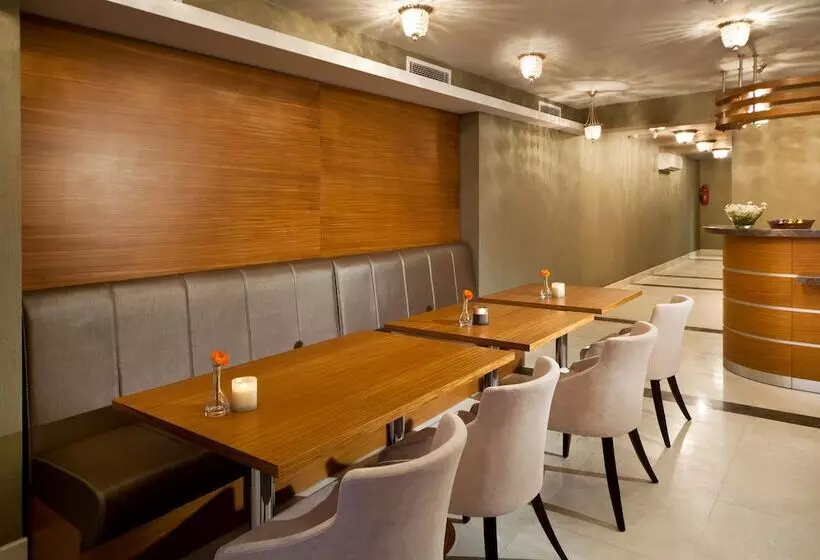 هتل Gravis Suites