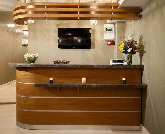 هتل Gravis Suites