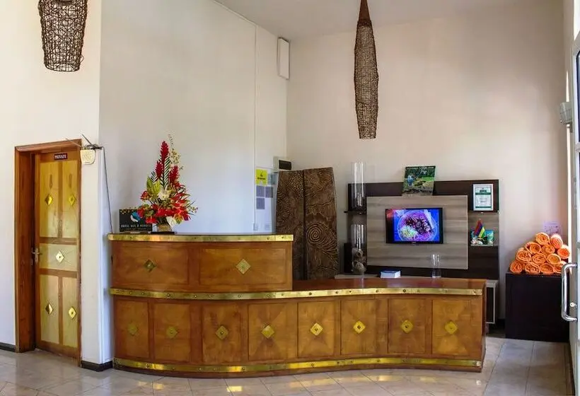 هتل Hôtel Des 2 Mondes