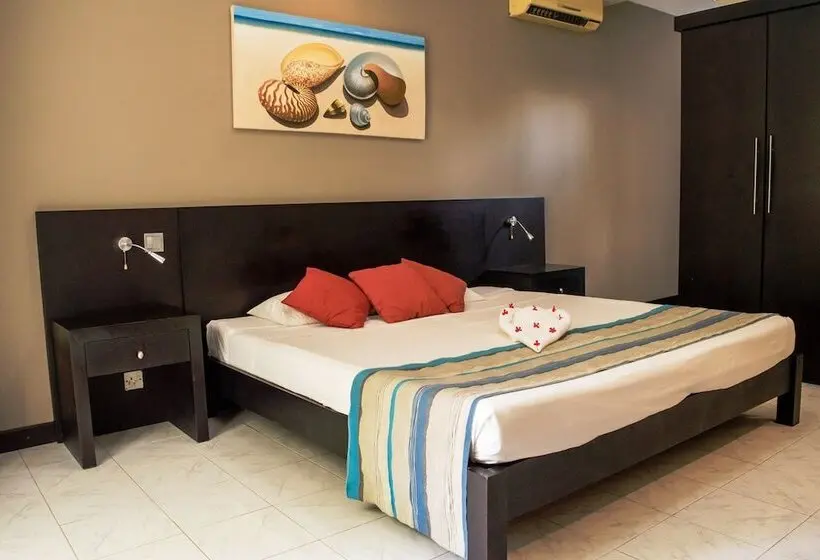 هتل Hôtel Des 2 Mondes