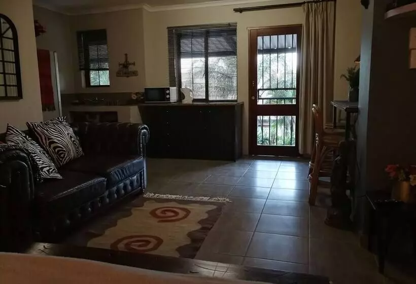 Отель Meerkat Manor