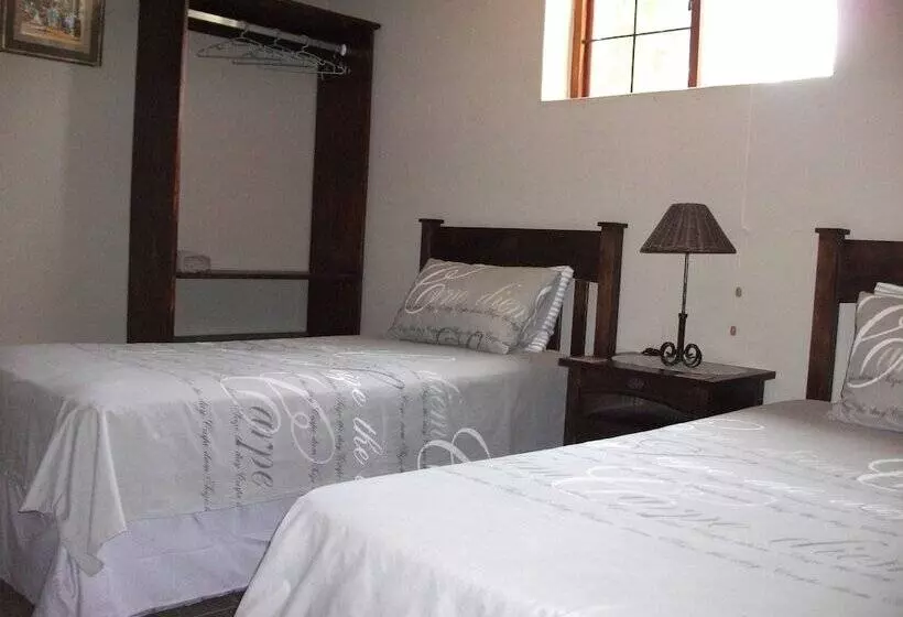 Отель Meerkat Manor