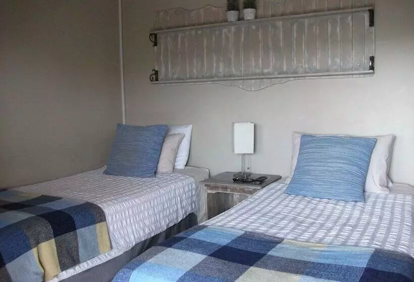 Отель Meerkat Manor