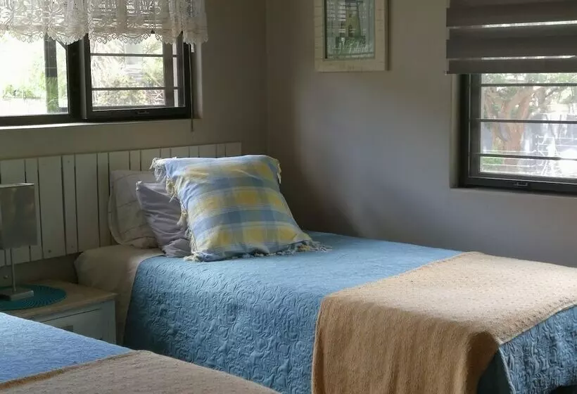 Отель Meerkat Manor