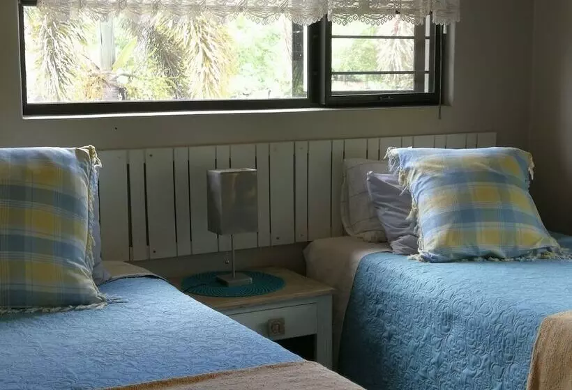 Отель Meerkat Manor