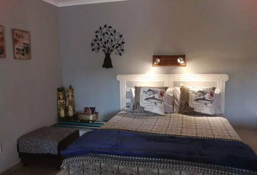 Отель Meerkat Manor