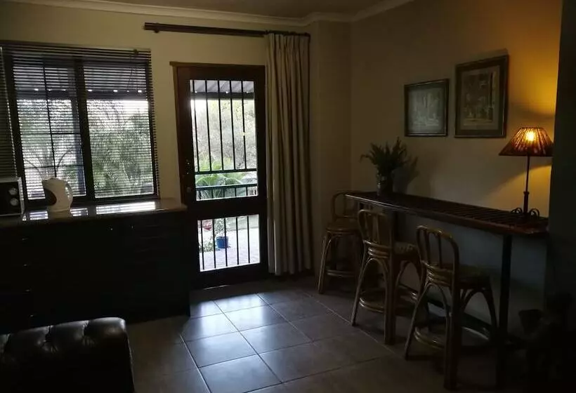 Отель Meerkat Manor