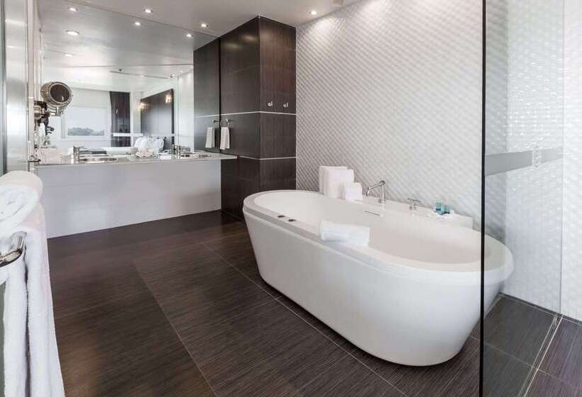 فندق Ramada Encore By Wyndham Guadalajara Sur