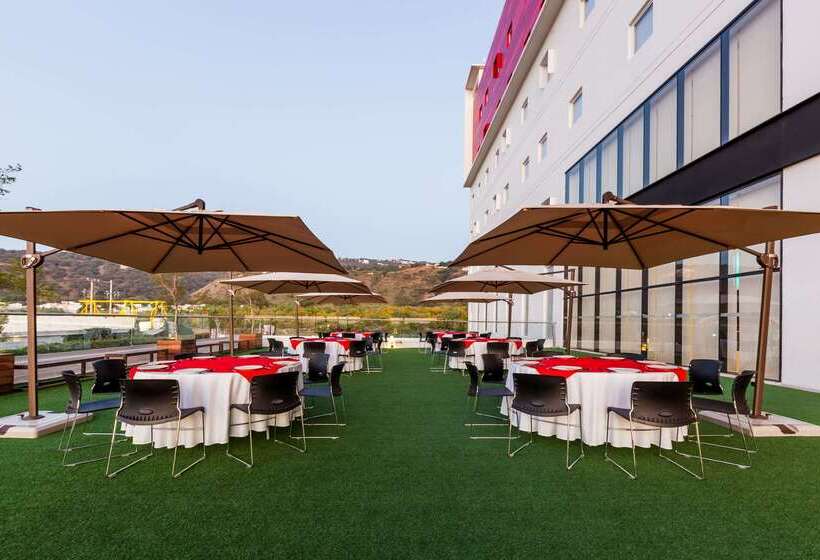 فندق Ramada Encore By Wyndham Guadalajara Sur