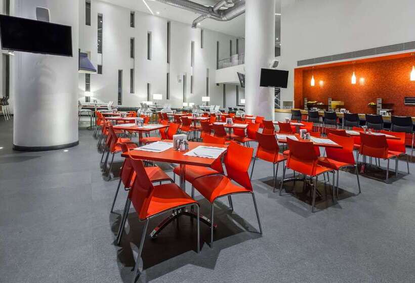 فندق Ramada Encore By Wyndham Guadalajara Sur