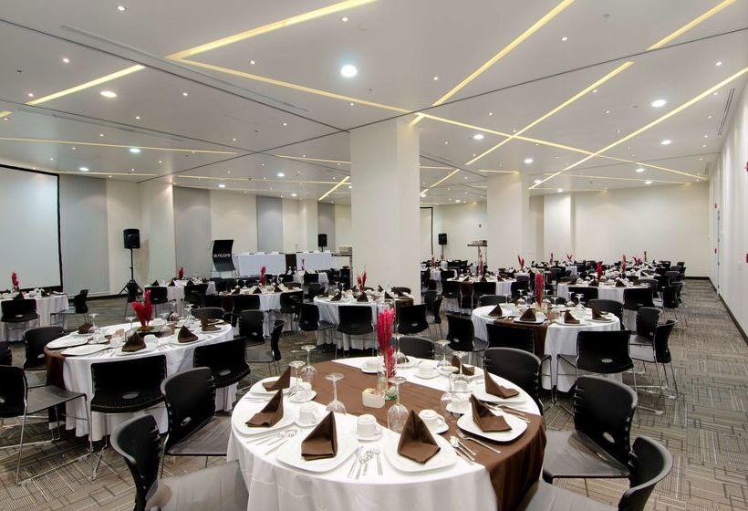 فندق Ramada Encore By Wyndham Guadalajara Sur