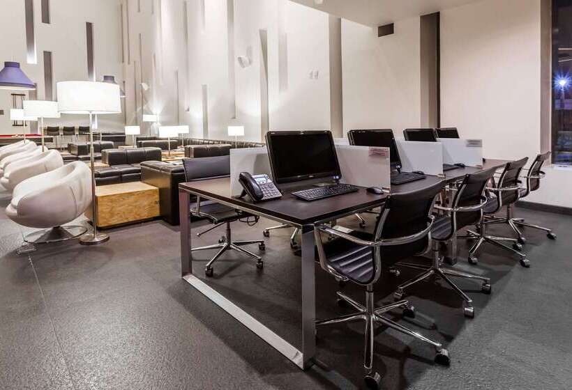 فندق Ramada Encore By Wyndham Guadalajara Sur