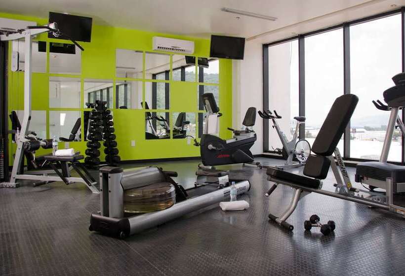 فندق Ramada Encore By Wyndham Guadalajara Sur