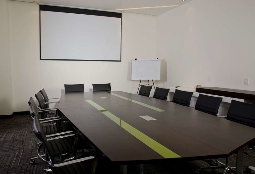 فندق Ramada Encore By Wyndham Guadalajara Sur