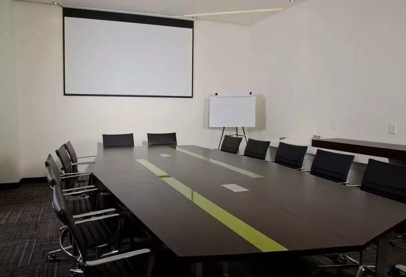 בית מלון כפרי Ramada Encore By Wyndham Guadalajara Sur