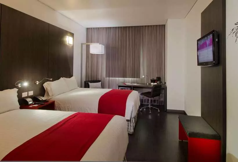 בית מלון כפרי Ramada Encore By Wyndham Guadalajara Sur