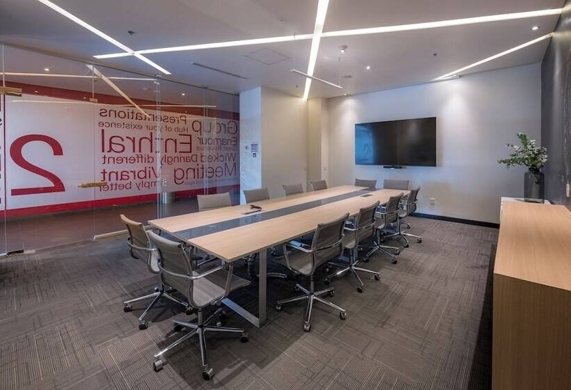 فندق Ramada Encore By Wyndham Guadalajara Sur