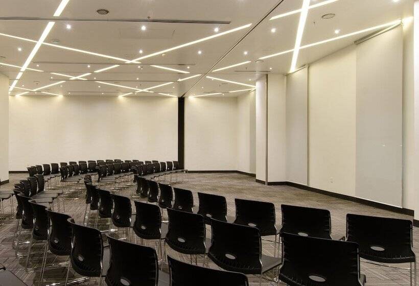 فندق Ramada Encore By Wyndham Guadalajara Sur