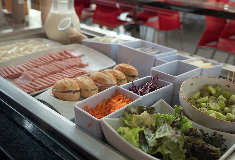 فندق Ramada Encore By Wyndham Guadalajara Sur