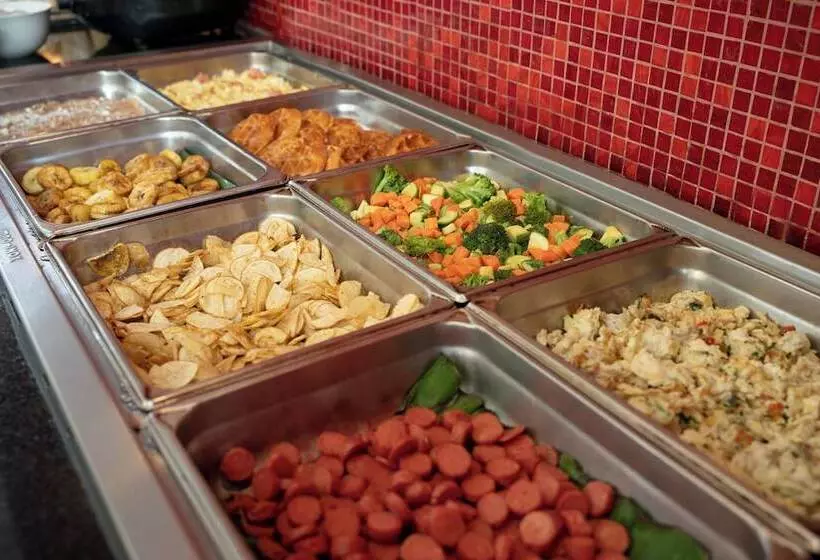 בית מלון כפרי Ramada Encore By Wyndham Guadalajara Sur