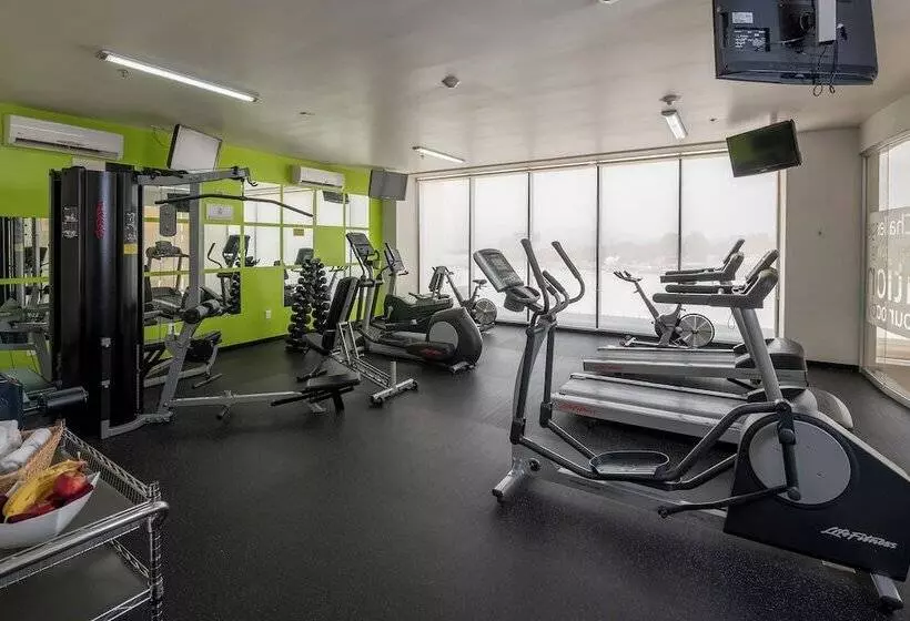 בית מלון כפרי Ramada Encore By Wyndham Guadalajara Sur