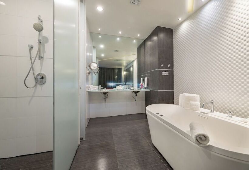 فندق Ramada Encore By Wyndham Guadalajara Sur