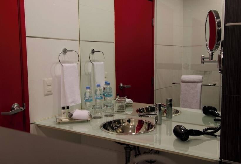 فندق Ramada Encore By Wyndham Guadalajara Sur