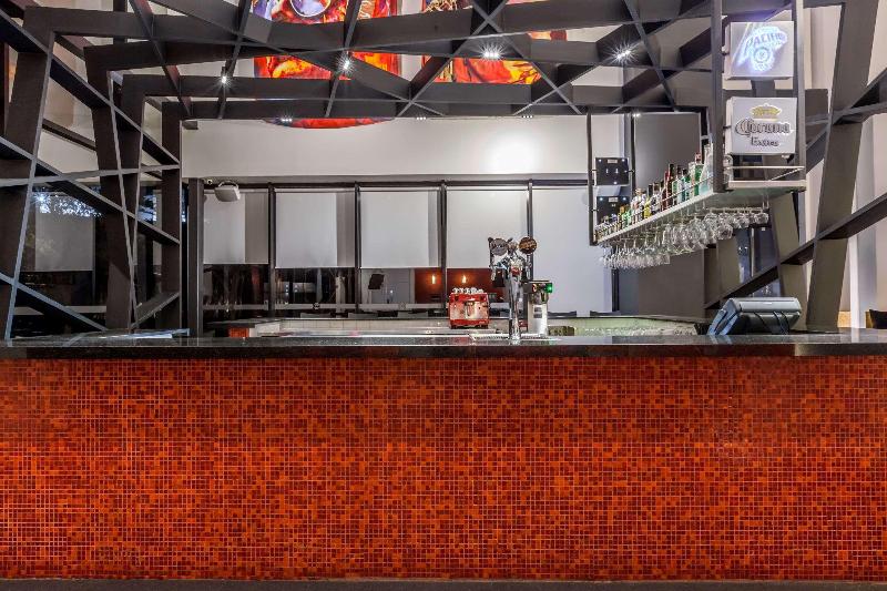 فندق Ramada Encore By Wyndham Guadalajara Sur