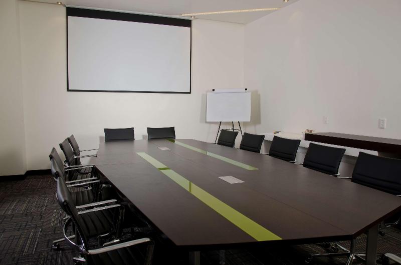 فندق Ramada Encore By Wyndham Guadalajara Sur