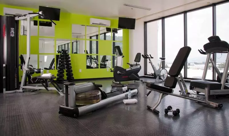 בית מלון כפרי Ramada Encore By Wyndham Guadalajara Sur