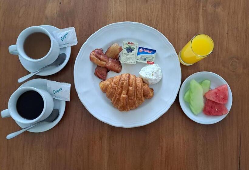 בית מלון כפרי Seminyak Lagoon All Suites