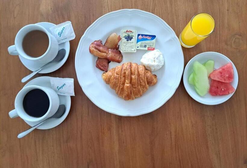 בית מלון כפרי Seminyak Lagoon All Suites