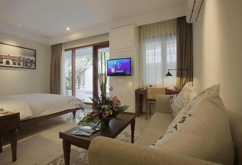 בית מלון כפרי Seminyak Lagoon All Suites