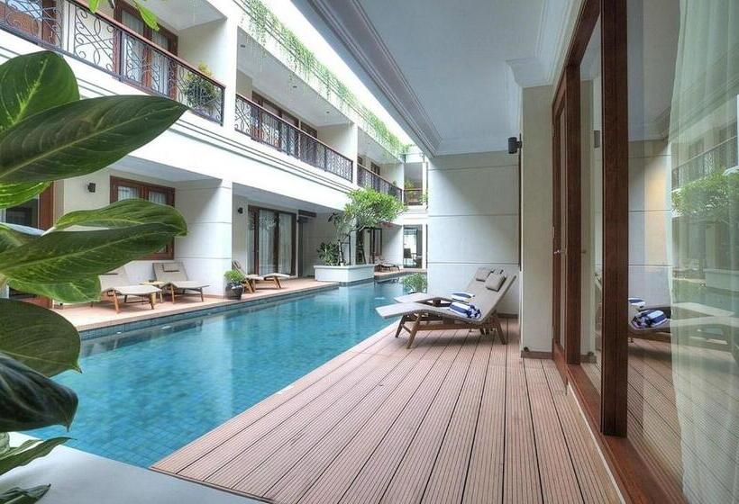 בית מלון כפרי Seminyak Lagoon All Suites
