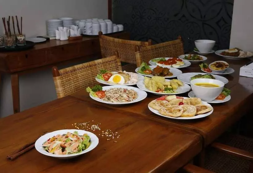 בית מלון כפרי Seminyak Lagoon All Suites