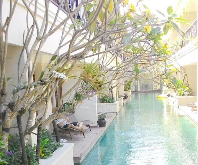 בית מלון כפרי Seminyak Lagoon All Suites