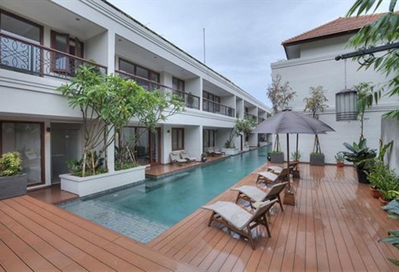 בית מלון כפרי Seminyak Lagoon All Suites